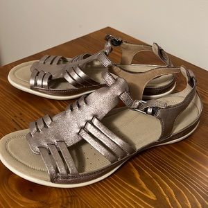 Like new.  Soft comfy Ecco’s.